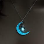 glowing pendant necklace